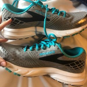 Brooks tennis shoes